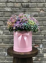Цветочная композиция из Гипсофила и Розы в шляпной коробке в Мяундже