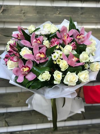 Букет цветов из: Розы и Хризантемы в Мяундже