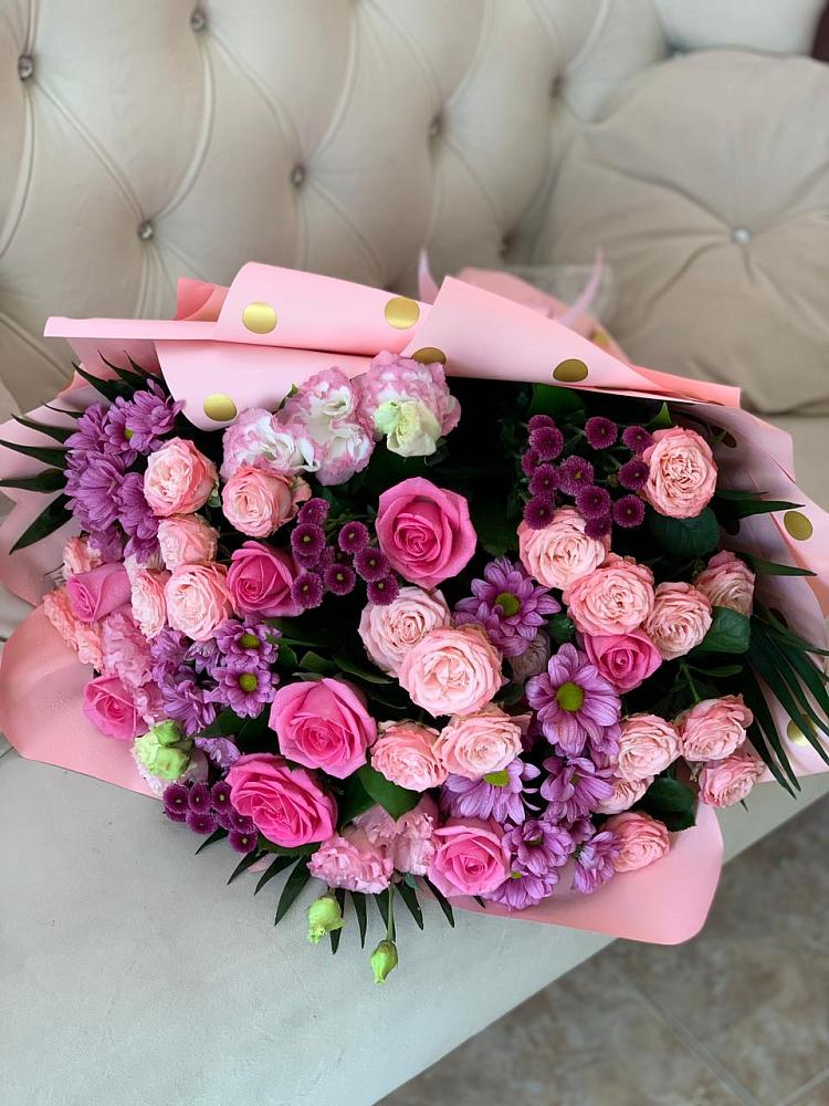 Букет цветов из: Хризантемы, Розы и Лизиантусы в Мяундже