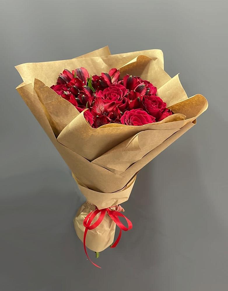 Букет цветов из: Альстромерии и Розы в Мяундже