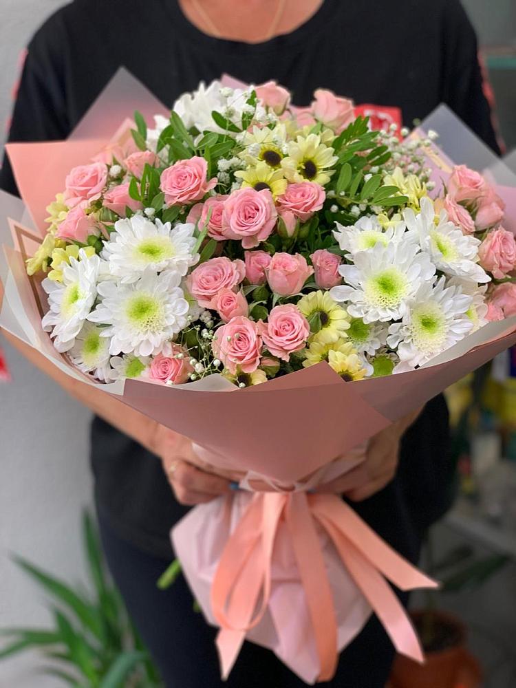 Букет цветов из: Розы и Хризантемы в Мяундже