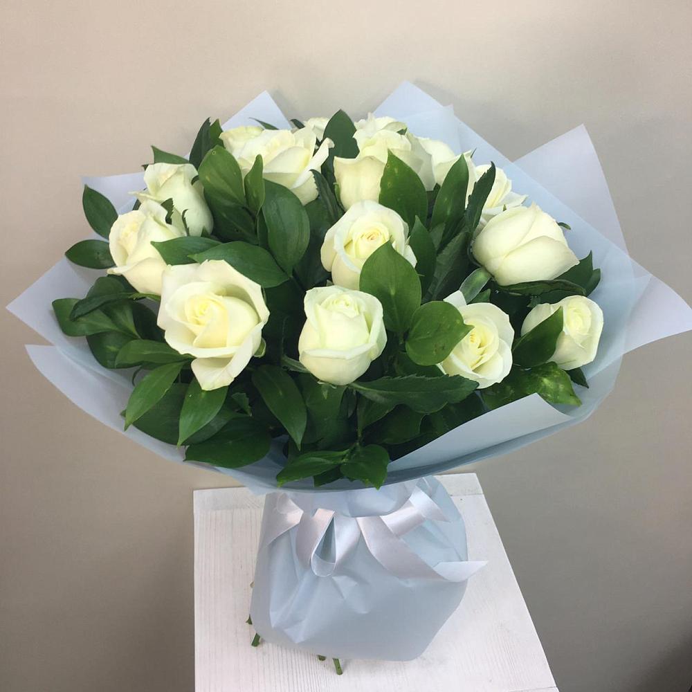 Букет 15 Белых роз Проуд в Мяундже