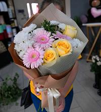 Букет цветов из:  Герберы, Розы и Хризантемы в Мяундже