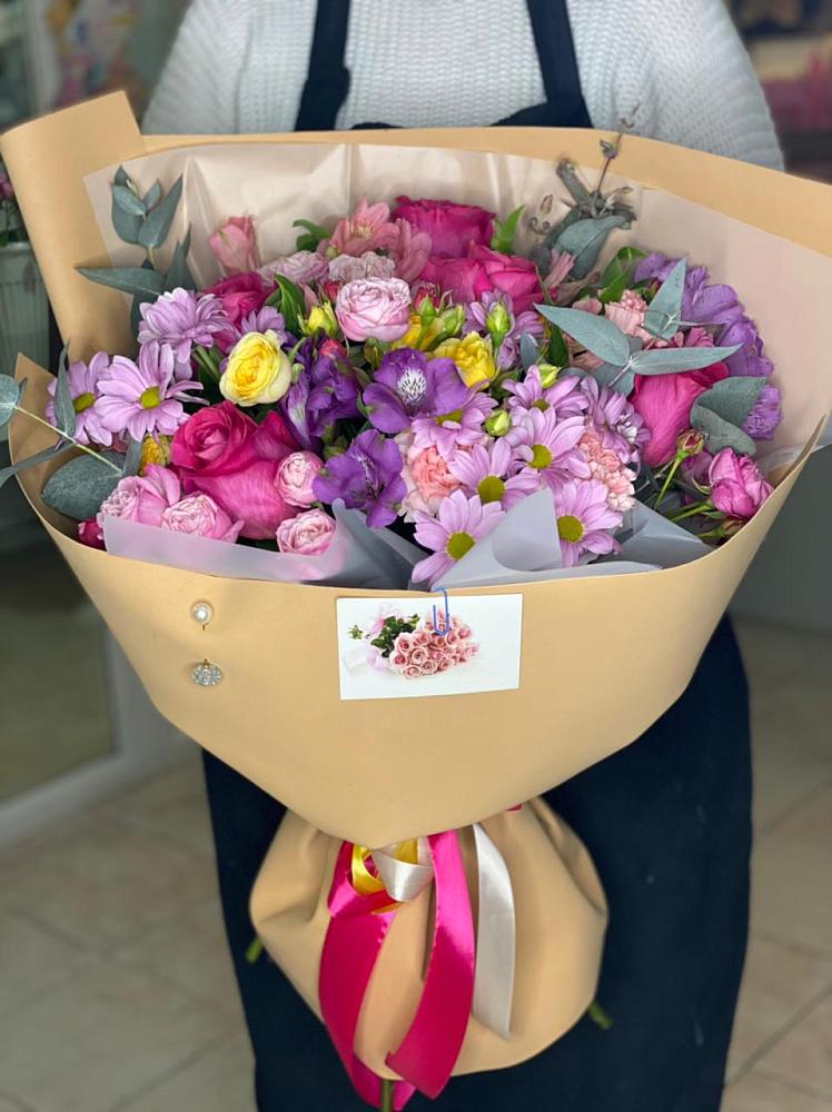 Букет цветов из: Хризантемы, Гвоздики и Альстромерии в Мяундже