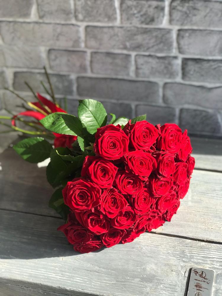 Букет Красные розы Фридом в Мяундже