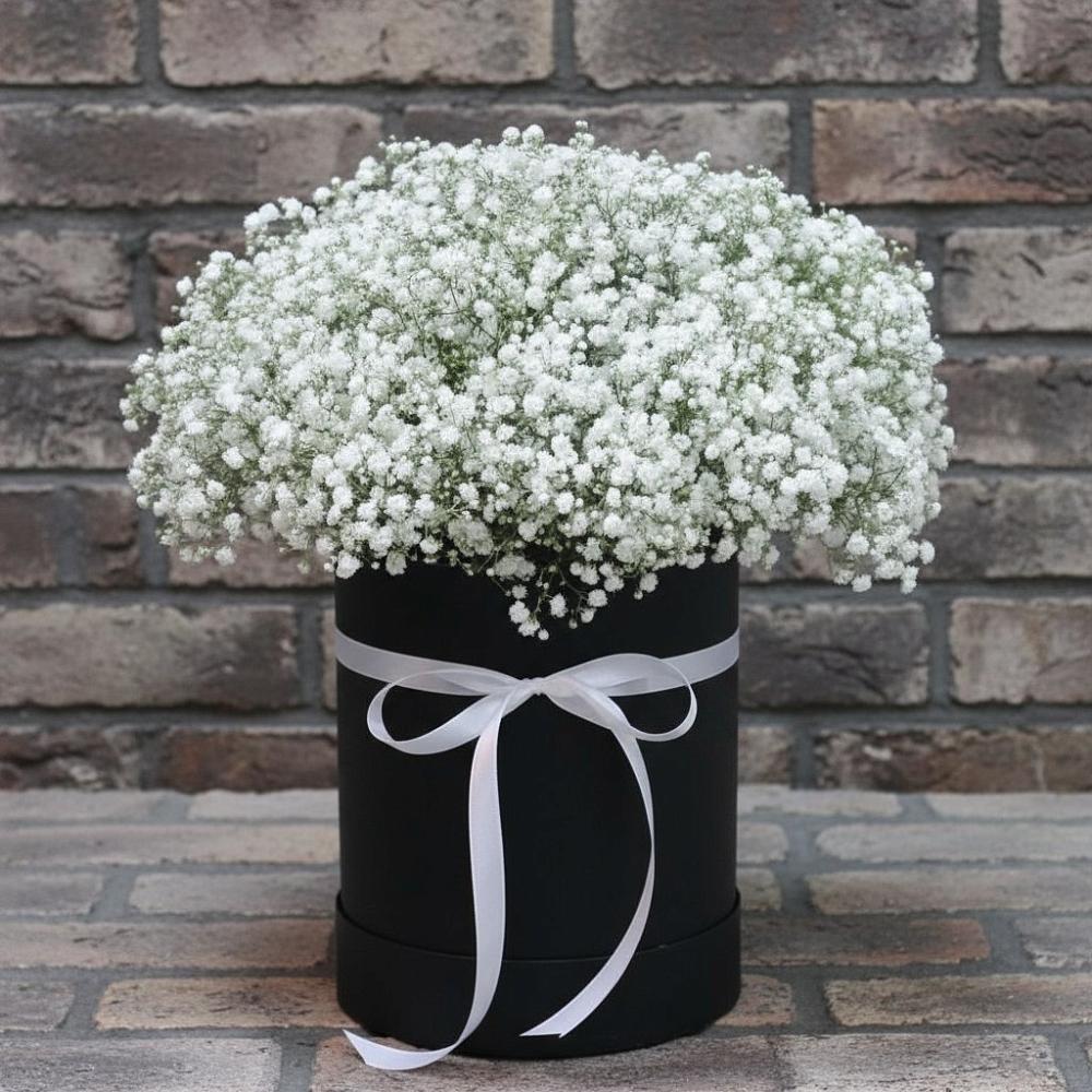 Цветочная композиция из Гипсофила в шляпной коробке в Мяундже