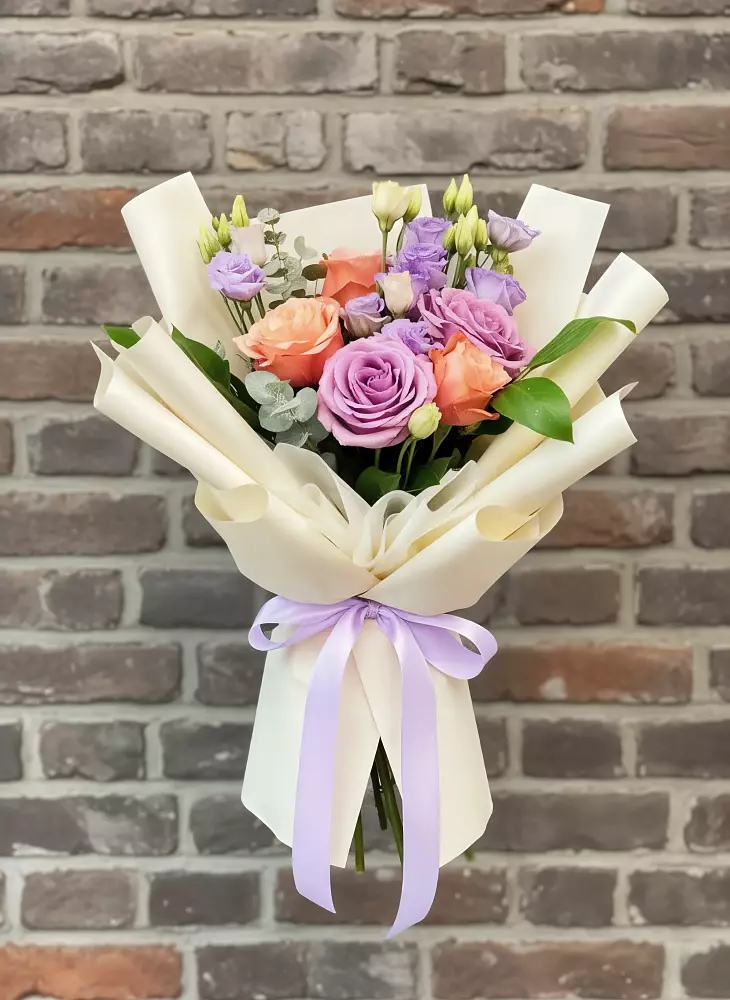 Букет цветов из: Лизиантусы и Розы в Мяундже