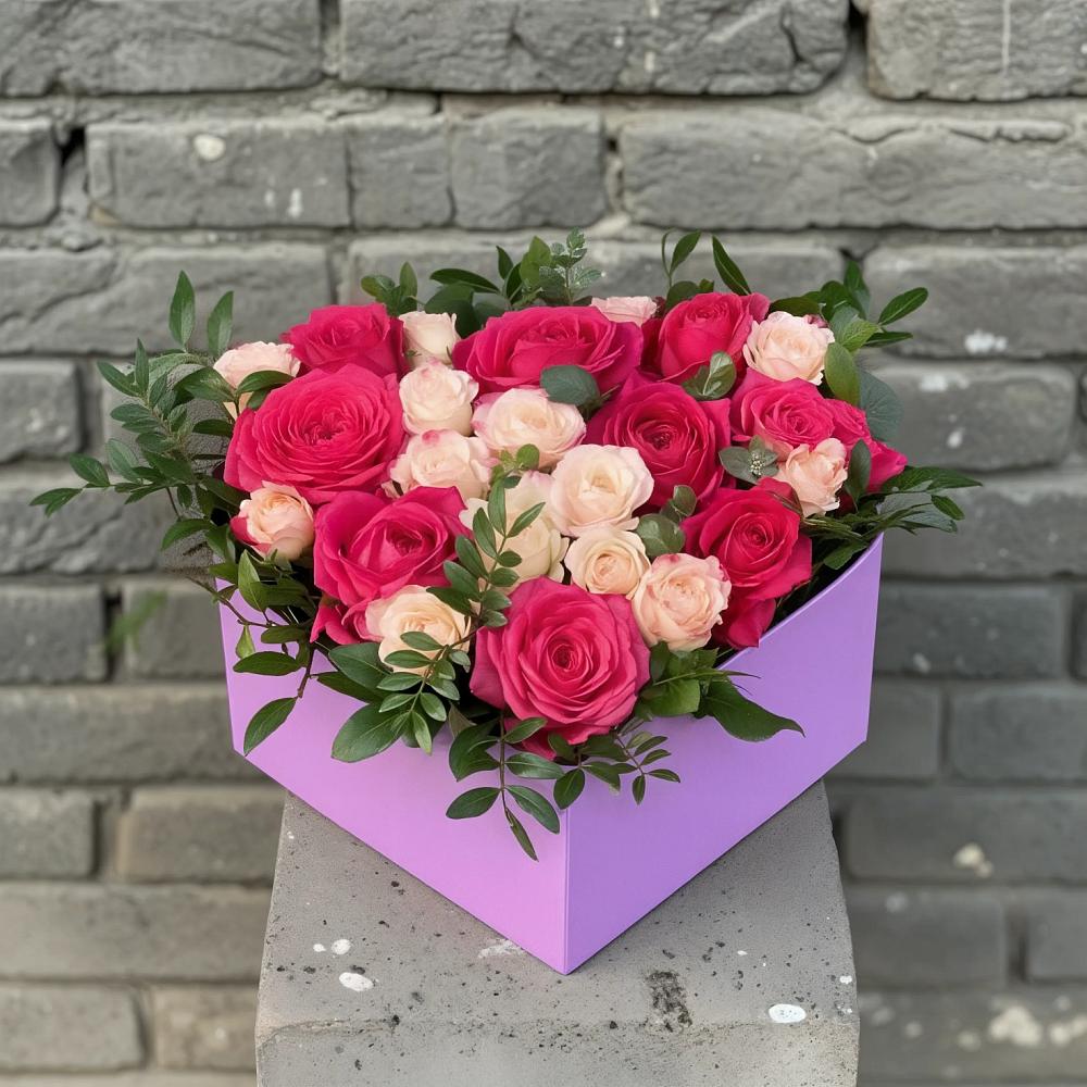 Цветочная композиция из Розы в коробке в Мяундже