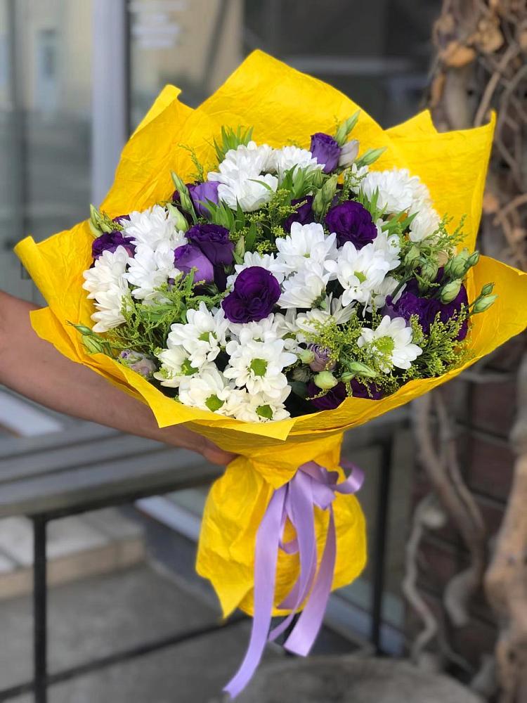 Букет цветов из: Ирисы, Хризантемы и Ромашки в Мяундже
