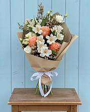Букет цветов из:  Альстромерии, Лизиантусы, Розы и Хризантемы в Мяундже