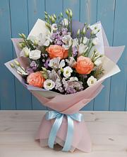 Букет цветов из:  Лизиантусы, Розы, Альстромерии и Гипсофила в Мяундже