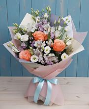 Букет цветов из:  Лизиантусы, Розы, Альстромерии и Гипсофила в Мяундже