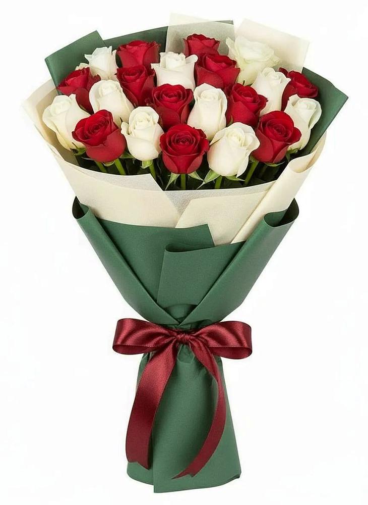 Букет Микс из красных и белых роз в Мяундже