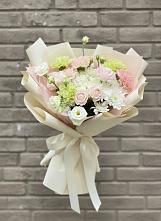 Букет цветов из:  Гвоздики, Розы, Лизиантусы и Хризантемы в Мяундже