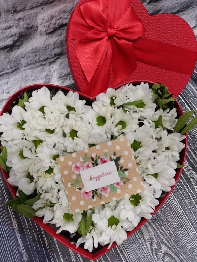 Цветочная композиция из Хризантемы в виде сердца в Мяундже