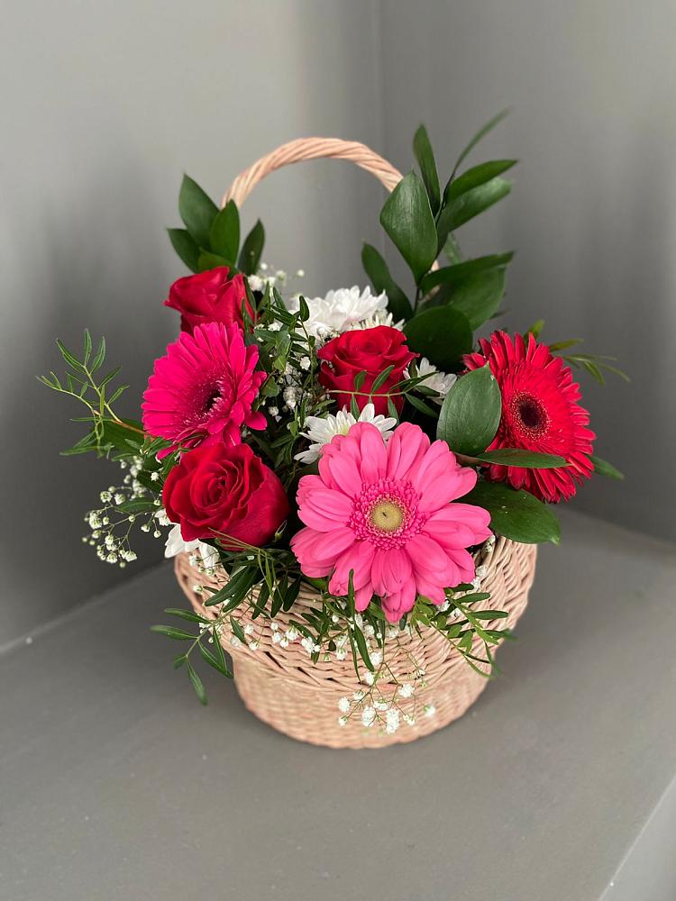 Цветочная композиция из Розы, Хризантемы и Герберы в корзине в Мяундже