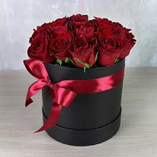 Цветочная композиция из Розы в шляпной коробке в Мяундже
