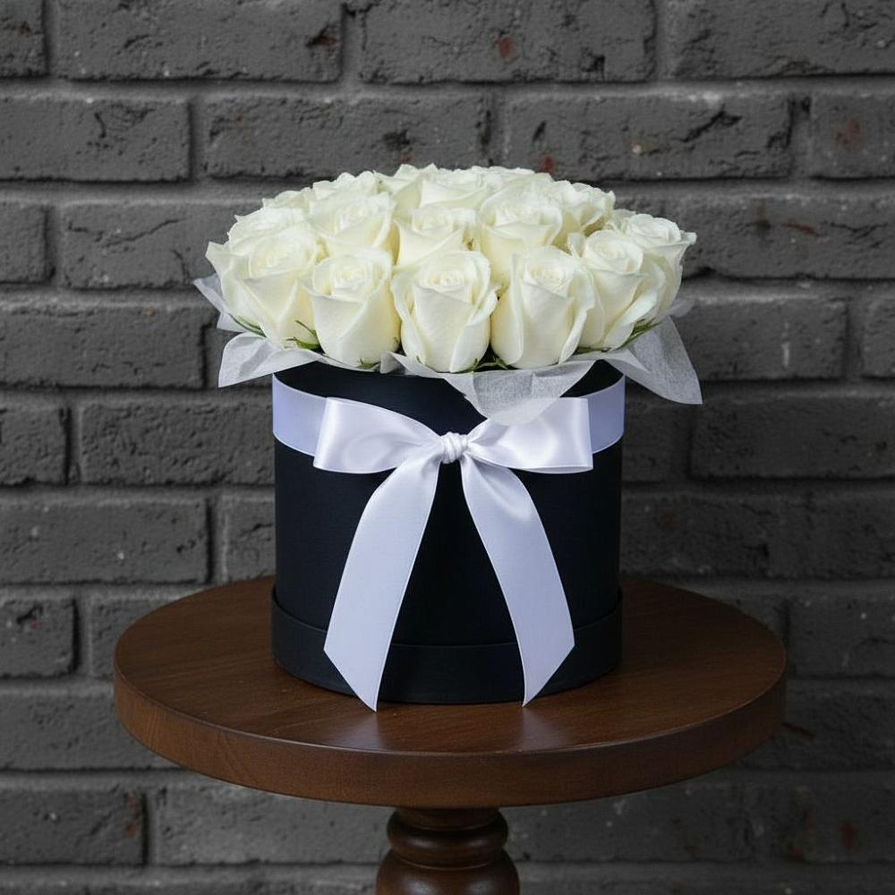 Цветочная композиция из Розы в шляпной коробке в Мяундже