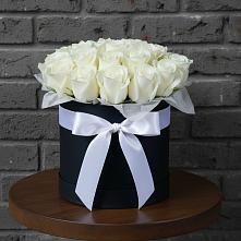 Цветочная композиция из Розы в шляпной коробке в Мяундже